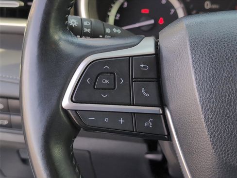 Used 2022 Toyota Highlander XLE image 23