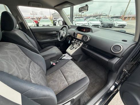Used 2015 Scion xB image 12