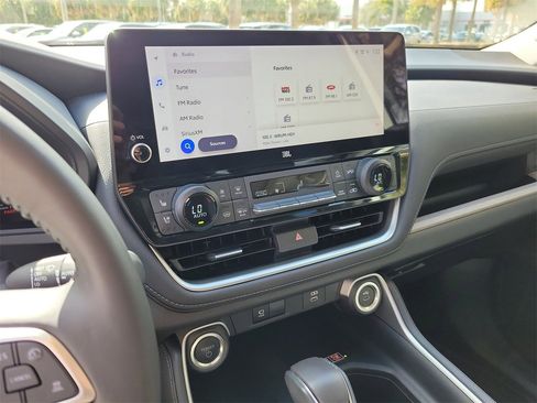 Used 2025 Toyota Grand Highlander AWD Hybrid image 25