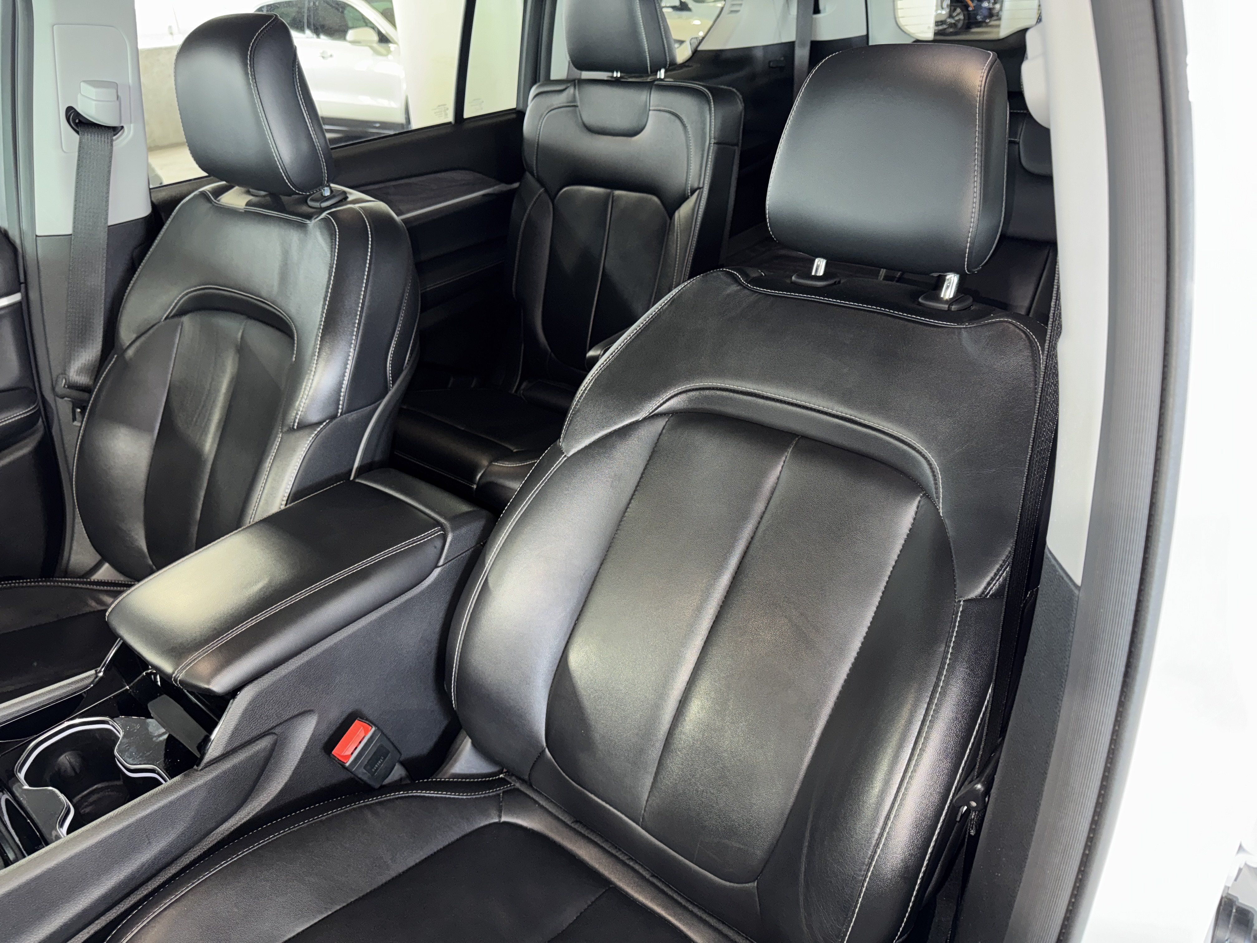 Used 2022 Jeep Grand Cherokee L Limited RWD image 35