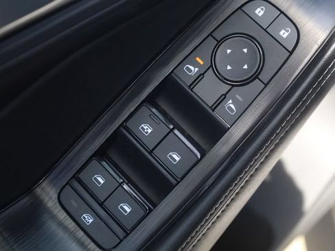 Used 2025 Nissan Rogue SV FWD image 17