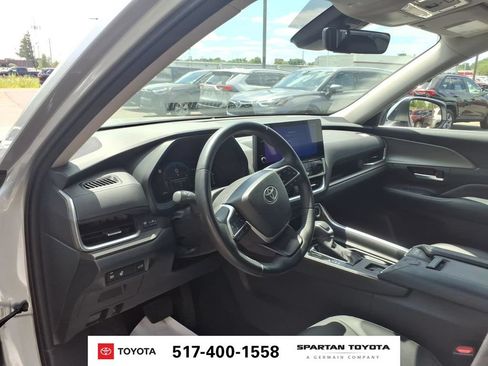 Used 2024 Toyota Grand Highlander AWD image 13