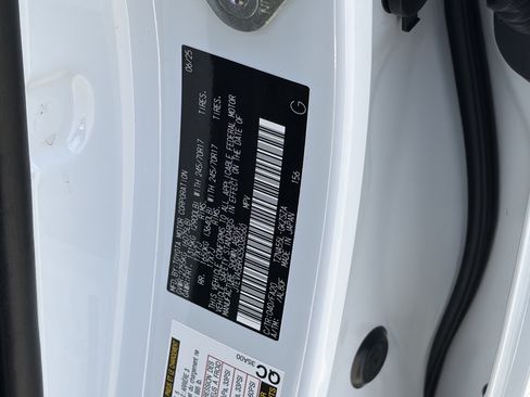 Certified 2025 Toyota 4Runner SR5 AWD/4WD image 31
