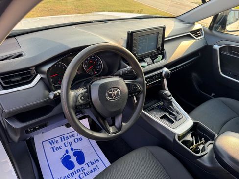 Used 2020 Toyota RAV4 LE FWD image 21