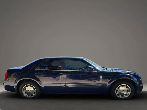 Used 2005 Chrysler 300 Touring image 11