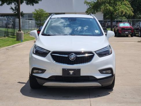 Used 2020 Buick Encore Essence FWD image 2