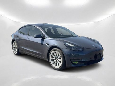 Used 2022 Tesla Model 3 RWD image 3