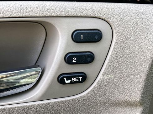 Used 2018 Honda Pilot Touring image 32