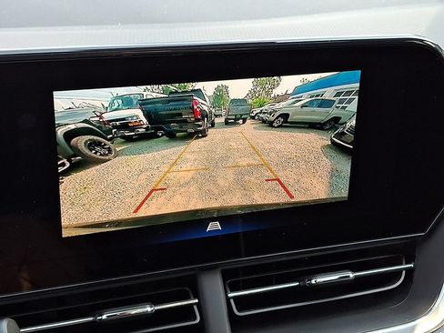 Used 2024 Chevrolet Trax RS w/ Sunroof Package FWD image 18