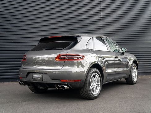 Certified 2018 Porsche Macan AWD/4WD image 28