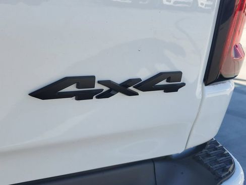 New 2026 RAM 1500 4x4 Crew Cab image 10