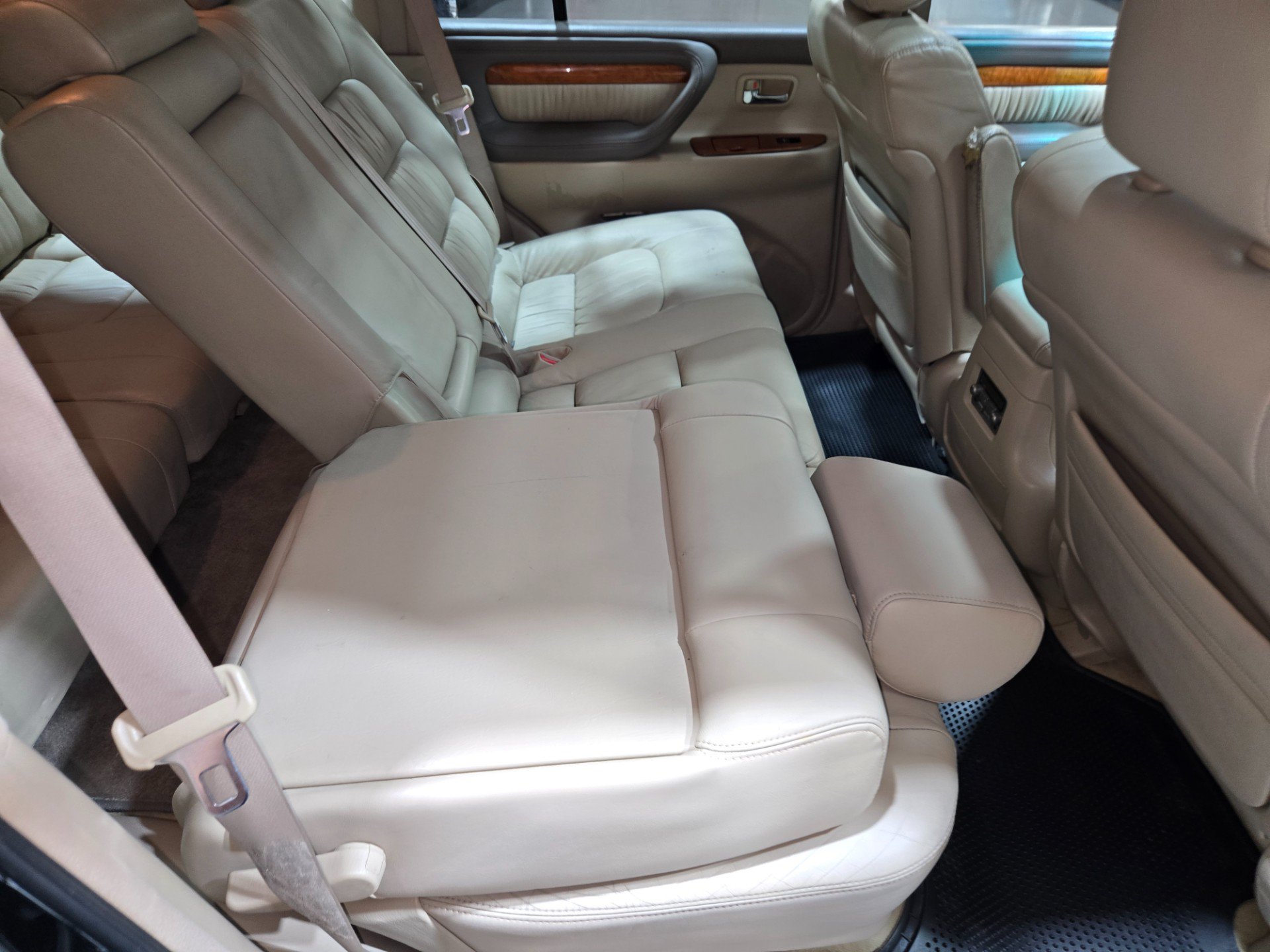 Used 2004 Lexus LX 470 4WD image 99