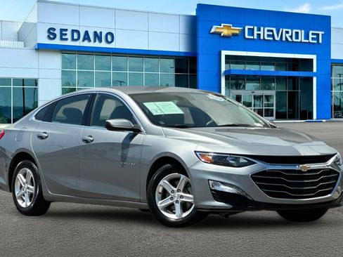 Used 2024 Chevrolet Malibu LT FWD image 2