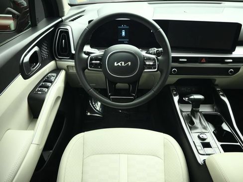 Certified 2025 Kia Sorento S FWD image 5