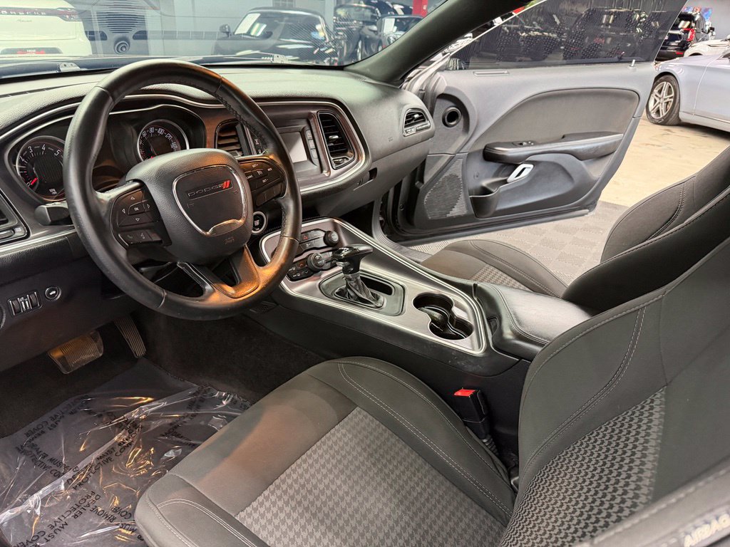 Used 2016 Dodge Challenger SXT RWD image 32