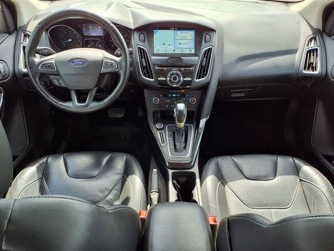 Used 2016 Ford Focus Titanium w/ Titanium Technology Package FWD image 9