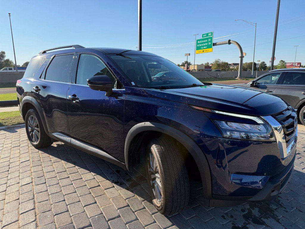 Used 2025 Nissan Pathfinder SV AWD/4WD image 7