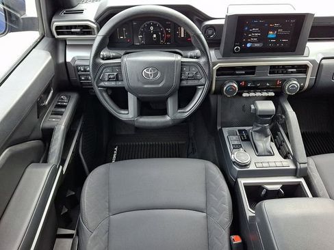 Certified 2025 Toyota Tacoma SR5 AWD/4WD image 11