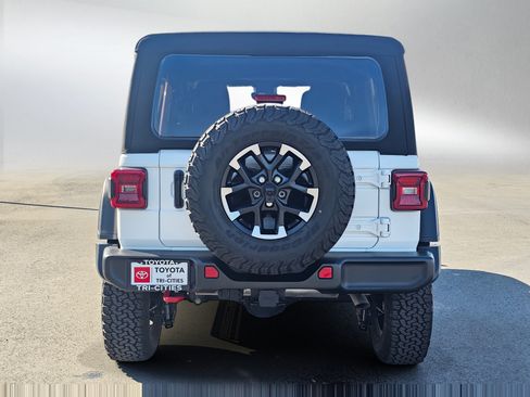 Used 2024 Jeep Wrangler Unlimited Rubicon w/ Technology Group AWD/4WD image 4