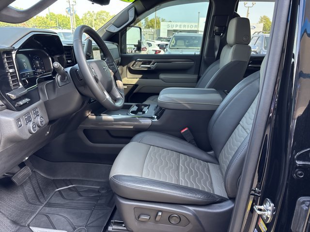 Used 2025 Chevrolet Silverado 2500 ZR2 w/ Technology Package AWD/4WD image 16