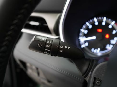 Used 2023 Toyota Highlander XLE image 18