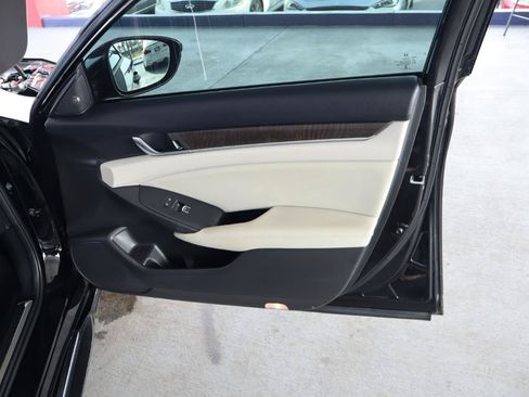 Used 2018 Honda Accord Touring image 38