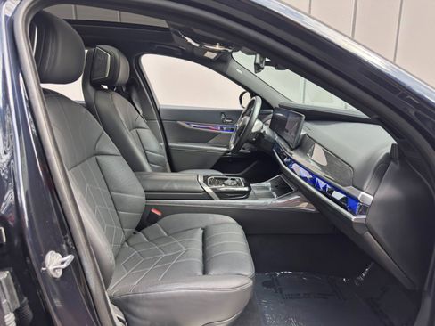 Used 2024 BMW i7 eDrive50 w/ M Sport Package RWD image 15