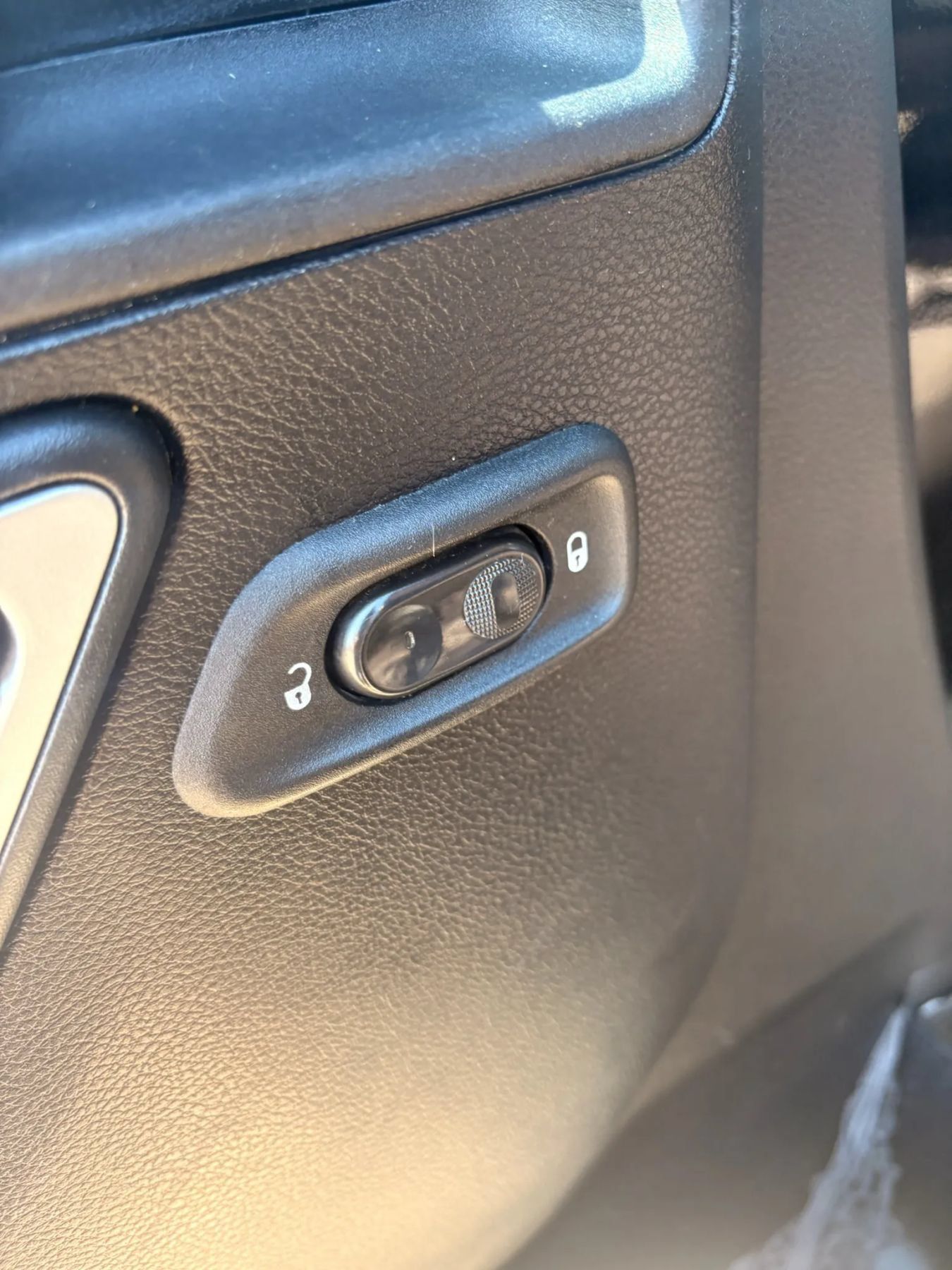 Used 2013 Jeep Wrangler Unlimited Sahara AWD/4WD image 11
