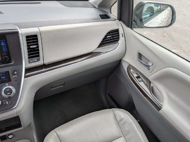 Used 2017 Toyota Sienna XLE Premium FWD image 20