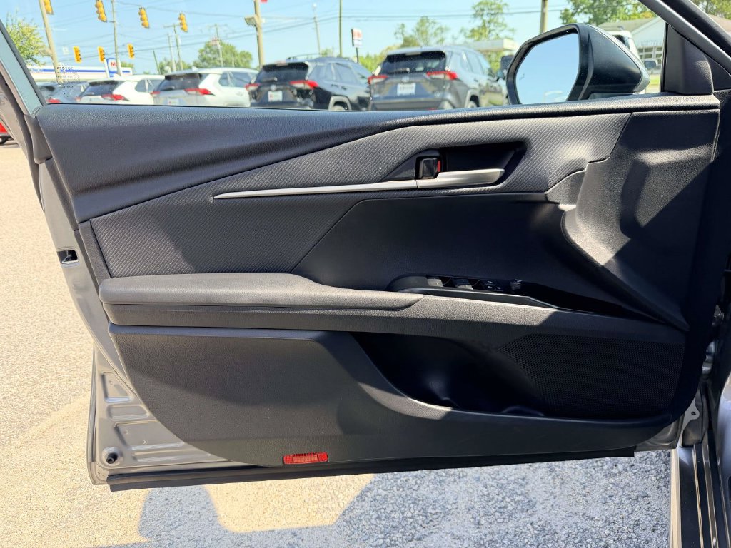 Certified 2025 Toyota Camry SE FWD image 17