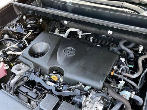 Certified 2025 Toyota RAV4 XLE FWD image 33