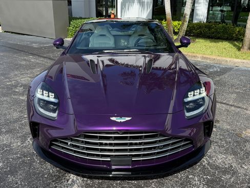 Used 2025 Aston Martin V8 Vantage Coupe RWD image 8