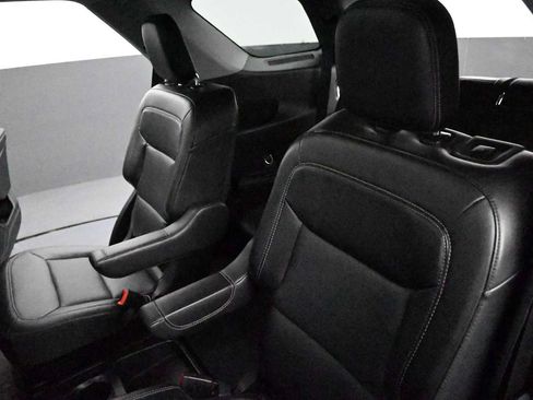 Used 2021 Ford Explorer Limited w/ Equipment Group 301A AWD/4WD image 27