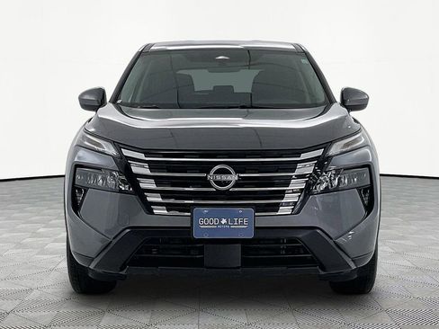 Used 2025 Nissan Rogue SV image 2