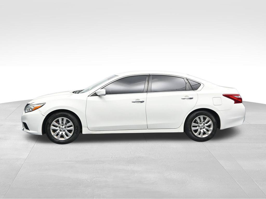 Used 2017 Nissan Altima 2.5 S w/ Power Driver Seat Package FWD image 2
