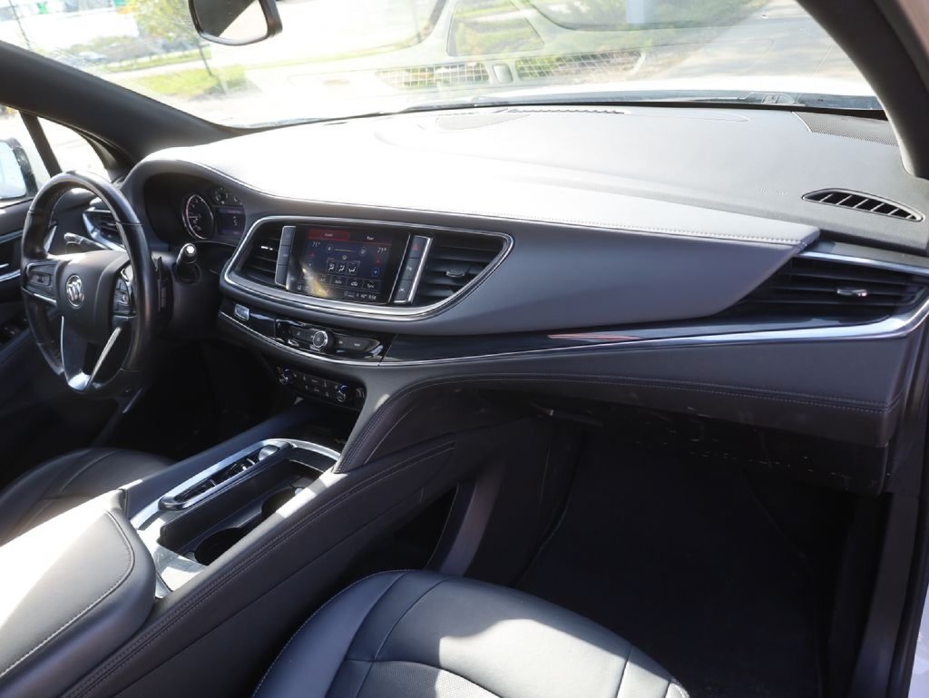 Used 2022 Buick Enclave Essence AWD/4WD image 13