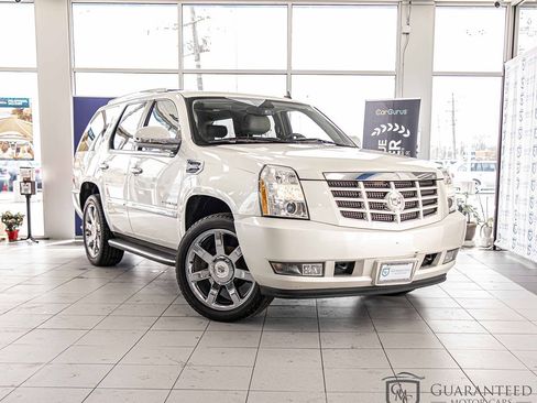 Used 2010 Cadillac Escalade 2WD Hybrid image 3