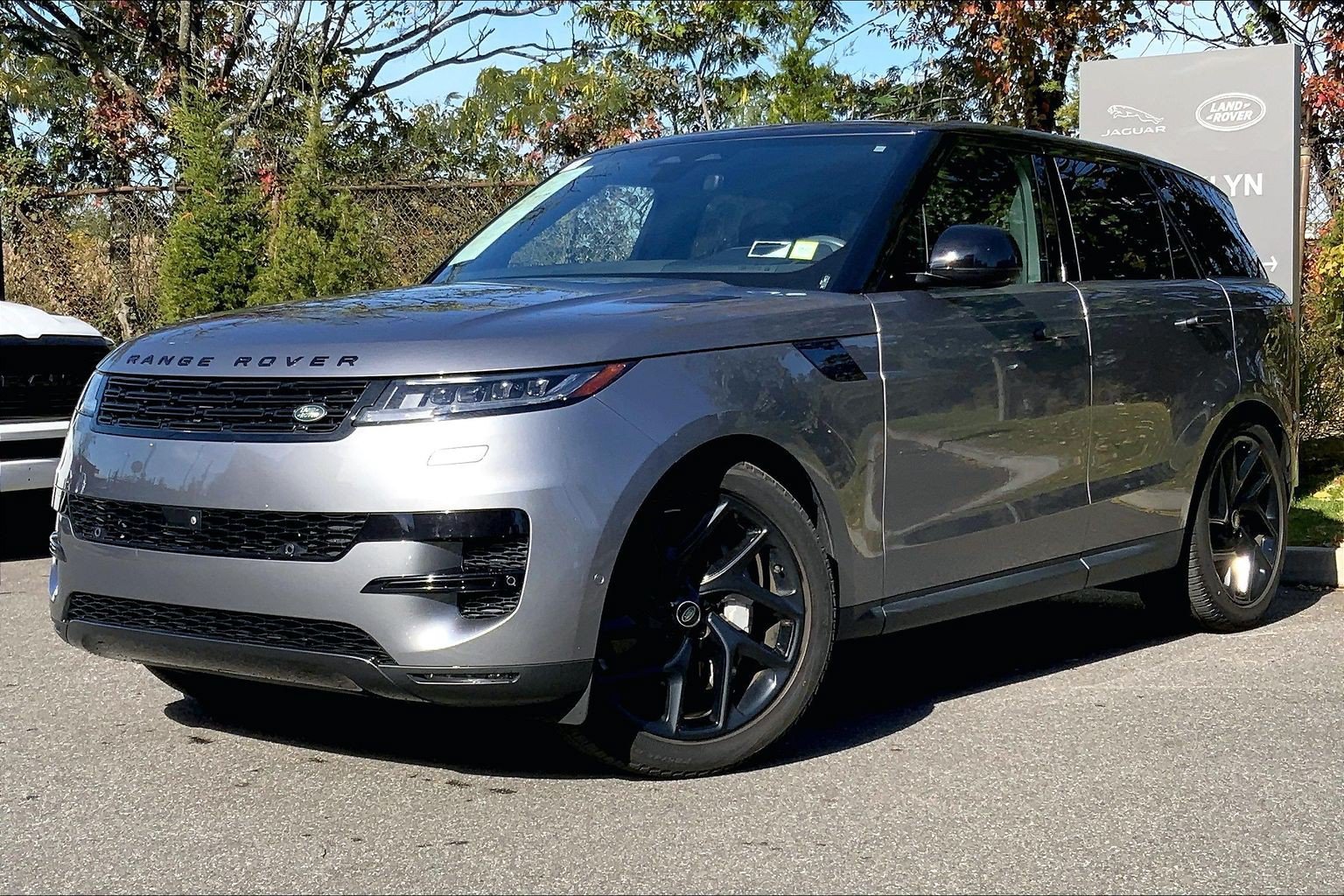 Used 2024 Land Rover Range Rover Sport SE AWD/4WD image 1