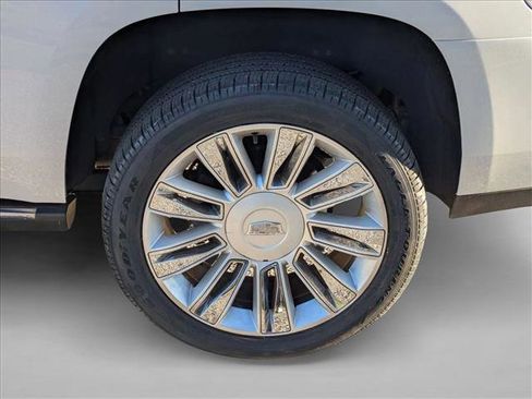 Used 2017 Cadillac Escalade Platinum image 7