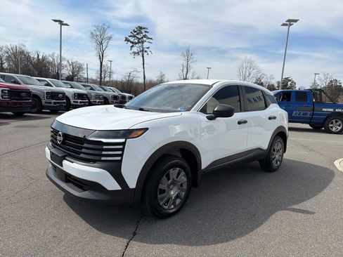 Used 2025 Nissan Kicks S image 7