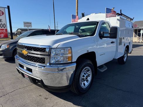 Used 2014 Chevrolet Silverado 3500 W/T image 2