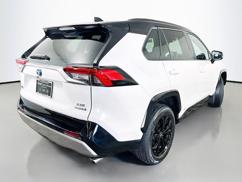 Used 2022 Toyota RAV4 XSE AWD/4WD image 7