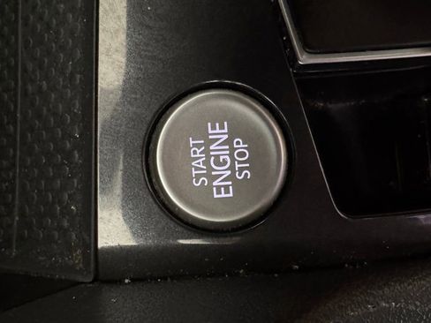 Used 2021 Volkswagen Tiguan SE R-Line image 16