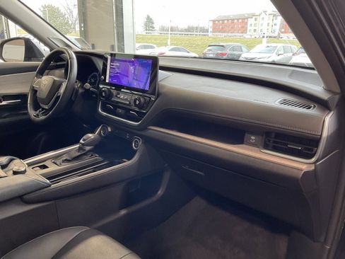 Used 2024 Toyota Grand Highlander Platinum image 18