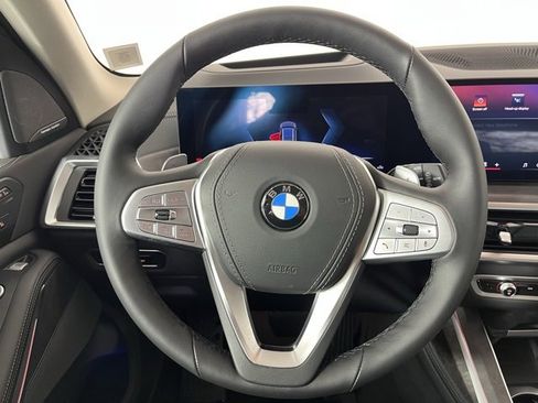Used 2025 BMW X7 xDrive40i w/ Premium Package image 12