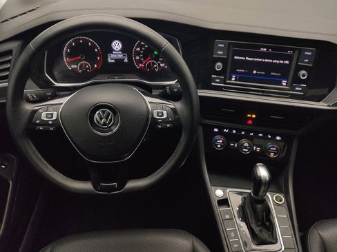 Used 2019 Volkswagen Jetta SE w/ Cold Weather Package image 22