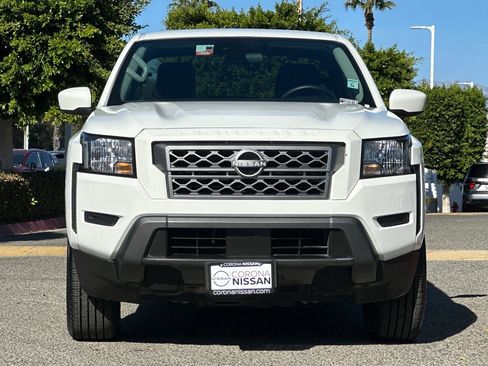 Used 2023 Nissan Frontier SV image 6