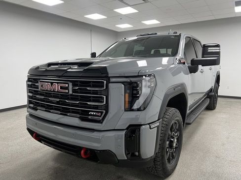 Used 2025 GMC Sierra 2500 AT4 w/ AT4 Premium Plus Package image 4