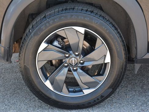Used 2024 Nissan Rogue SV AWD/4WD image 33