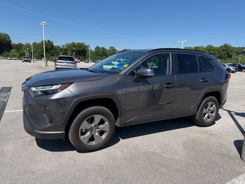 Used 2025 Toyota RAV4 XLE AWD/4WD image 10